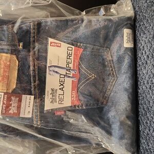 NEW Levi 550 Jeans Relaxed fit Tapered leg SIZE 4 Womens